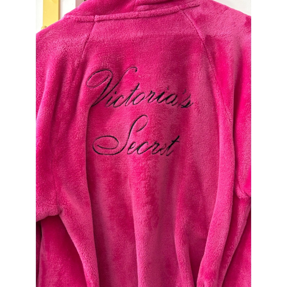 VICTORIA SECRET HOT PINK FLUFFY
PLUSH SHORT COZY ROBE MONOGRAM SIZE M/L - Picture 3 of 3